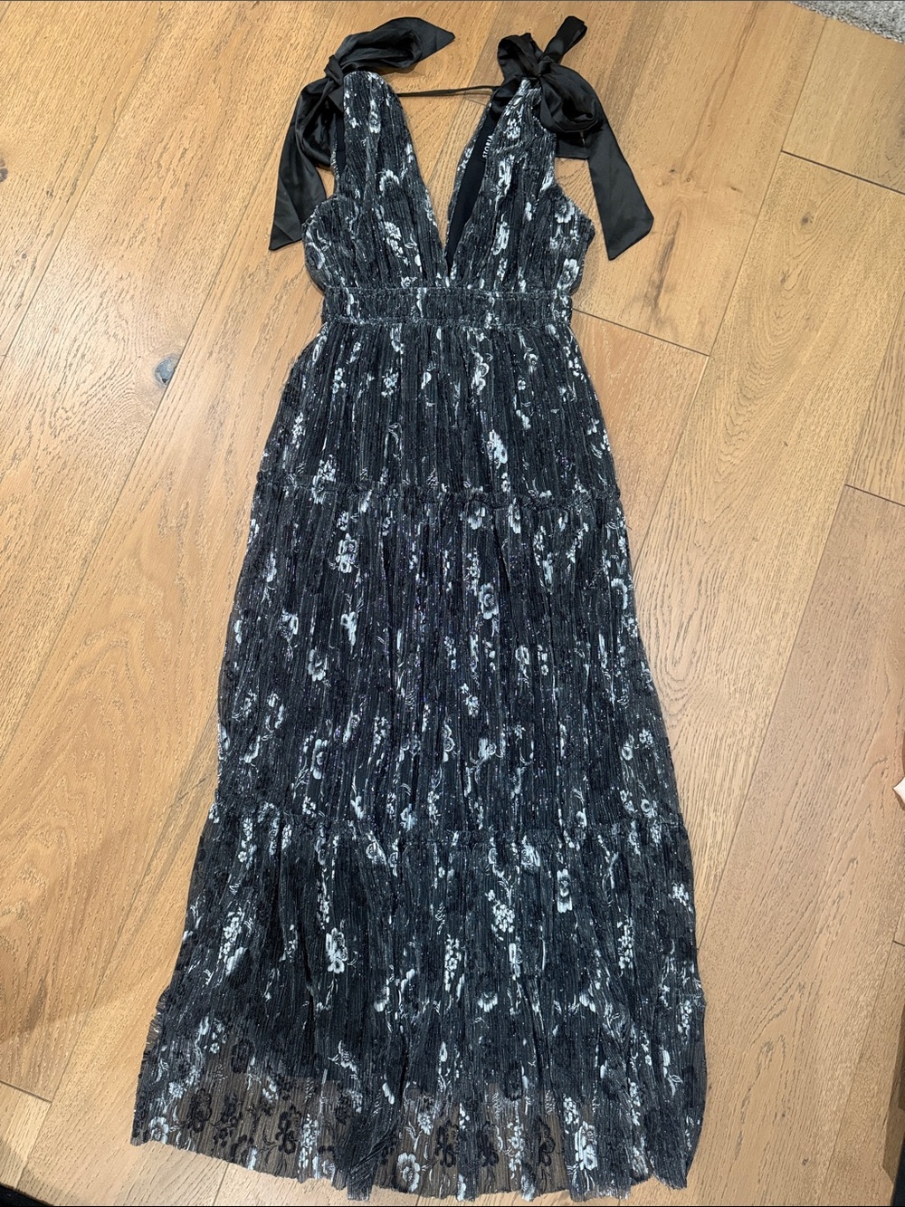 Storia Black & Silver Metallic Floral Maxi Dress — Size S — NEW WITHOUT TAGS